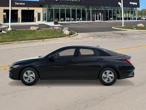 Black 2026 Hyundai ELANTRA SE