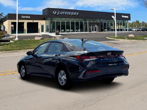 Black 2026 Hyundai ELANTRA SE