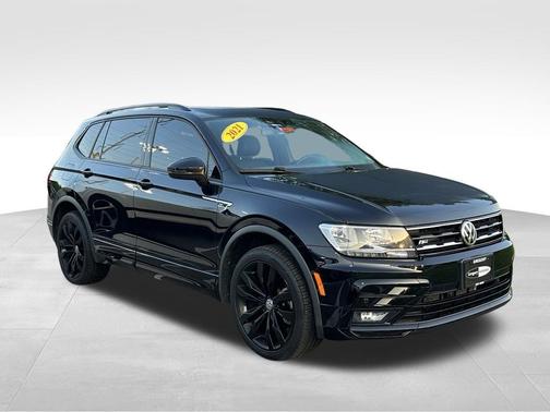 Deep Black Pearl Effect 2021 Volkswagen Tiguan 2.0T SE R-Line Black
