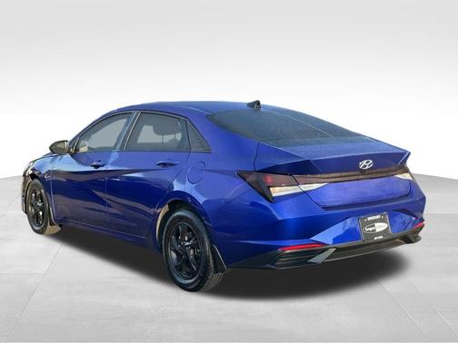 2022 Hyundai ELANTRA SE