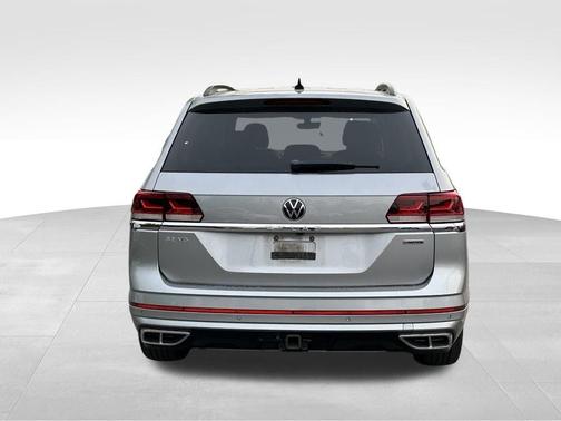 Pyrite Silver Metallic 2021 Volkswagen Atlas 3.6 SE w/ Technology R-Line