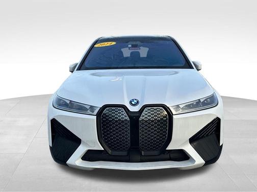 Mineral White Metallic 2024 BMW iX xDrive50