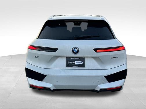 Mineral White Metallic 2024 BMW iX xDrive50