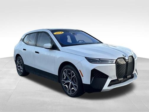 Mineral White Metallic 2024 BMW iX xDrive50