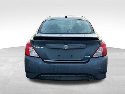 2015 Nissan Versa 1.6 S+