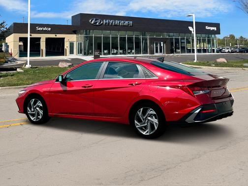 2025 Hyundai ELANTRA Limited