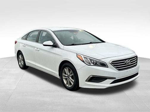 Quartz White Pearl 2017 Hyundai SONATA SE