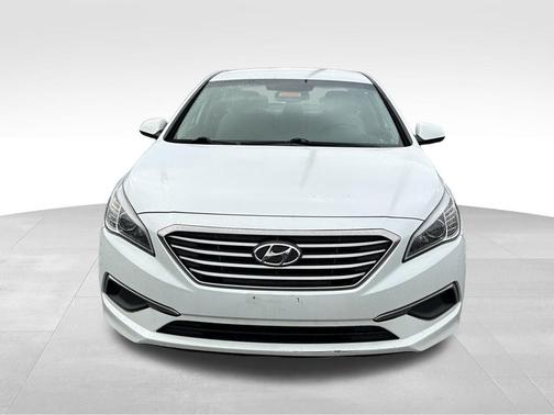 Quartz White Pearl 2017 Hyundai SONATA SE