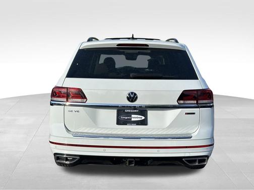 Pure White 2021 Volkswagen Atlas 3.6 SE w/ Technology R-Line