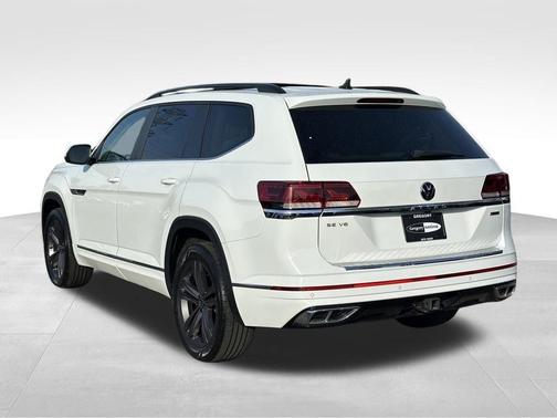 Pure White 2021 Volkswagen Atlas 3.6 SE w/ Technology R-Line