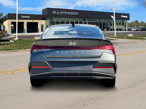 2025 Hyundai ELANTRA HEV SEL
