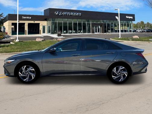 2025 Hyundai ELANTRA HEV SEL