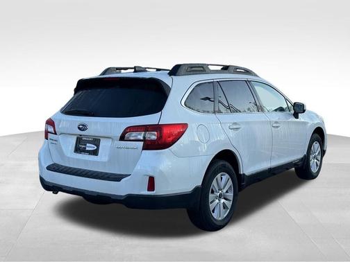 White 2016 Subaru Outback 2.5i Premium