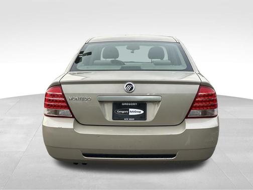 Tan 2005 Mercury Montego Luxury