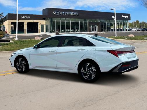 2025 Hyundai ELANTRA Limited