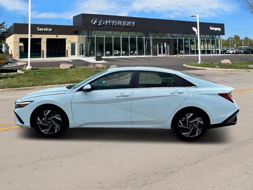 2025 Hyundai ELANTRA Limited