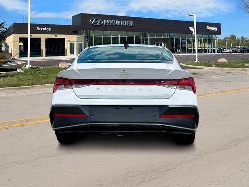 2025 Hyundai ELANTRA Limited