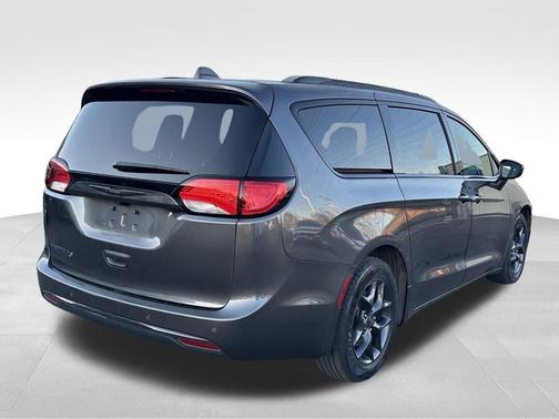 2020 Chrysler Pacifica Touring-L