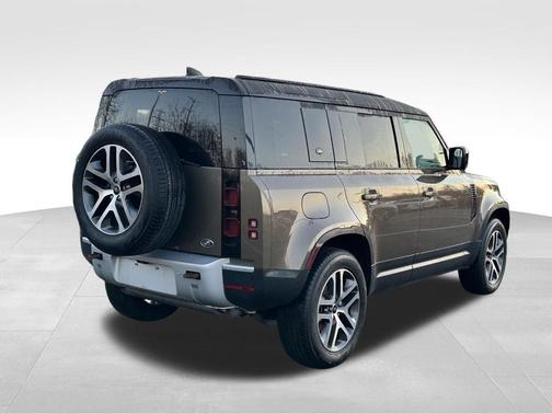 Gondwana Stone 2023 Land Rover Defender 110 S
