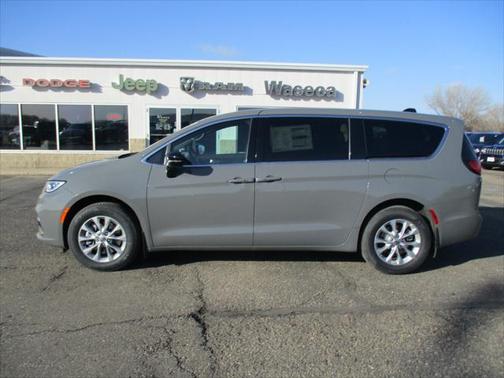 2025 Chrysler Pacifica L