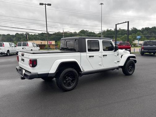 2022 Jeep Gladiator Sport