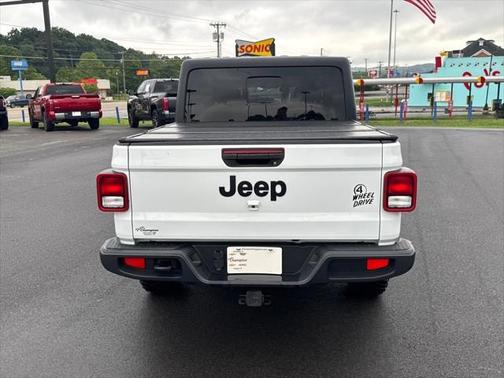 2022 Jeep Gladiator Sport
