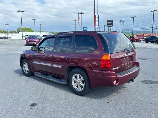 Monterey Maroon Metallic 2002 GMC Envoy SLT