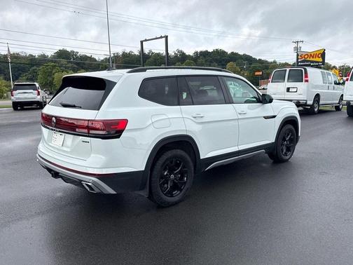 2024 Volkswagen Atlas 2.0T SE w/Technology 4MOTION