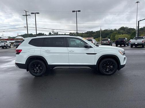 2024 Volkswagen Atlas 2.0T SE w/Technology 4MOTION