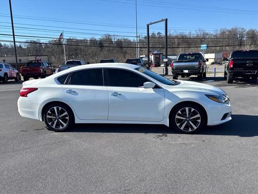 2016 Nissan Altima 2.5 SR