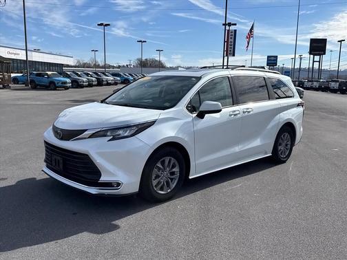 2022 Toyota Sienna XLE