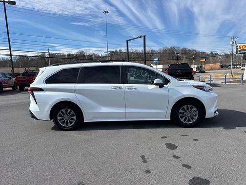 2022 Toyota Sienna XLE
