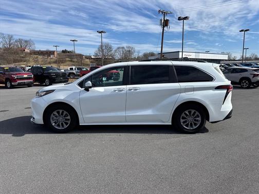 2022 Toyota Sienna XLE