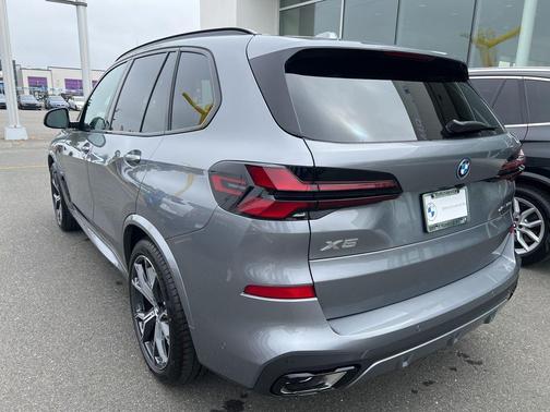 Skyscraper Grey Metallic 2026 BMW X5 PHEV xDrive50e