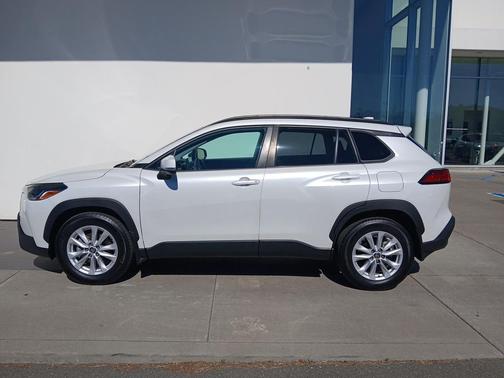 2022 Toyota Corolla Cross LE