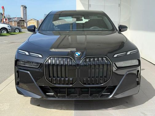 2025 BMW 760 xDrive