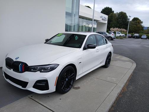 2022 BMW 330e Base