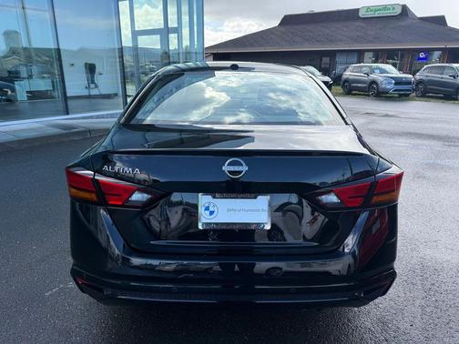 Super Black 2025 Nissan Altima 2.5 SV