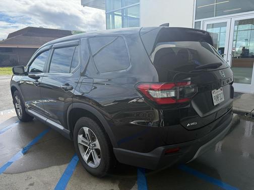 2023 Honda Pilot AWD EX-L 8 Passenger