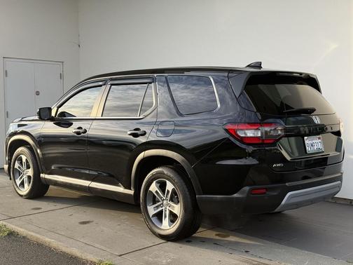 2023 Honda Pilot AWD EX-L 8 Passenger