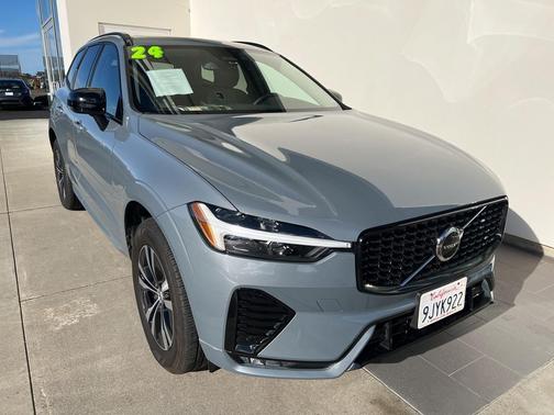 2024 Volvo XC60 B5 Core Dark Theme