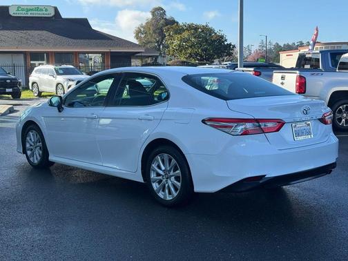 2018 Toyota Camry LE