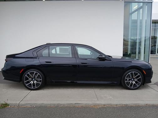 2026 BMW 750e i xDrive