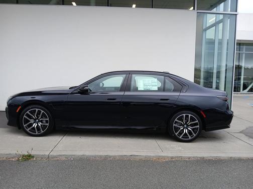 2026 BMW 750e i xDrive