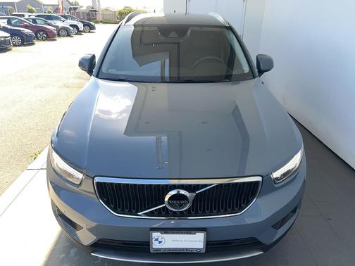 2022 Volvo XC40 T4 Momentum
