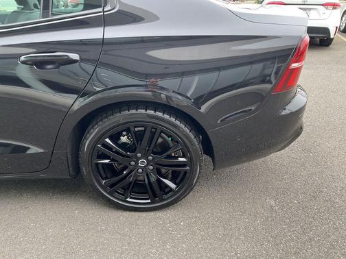 2023 Volvo S60 Recharge Plug-In Hybrid T8 Plus Black Edition