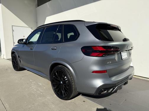 2025 BMW X5 M60i