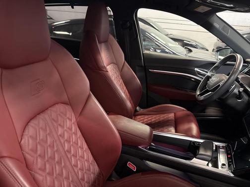 2022 Audi e-tron S Prestige