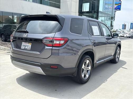 Modern Steel Metallic 2025 Honda Pilot