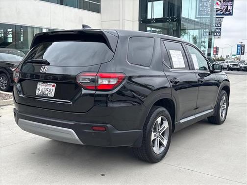 Crystal Black Pearl 2024 Honda Pilot